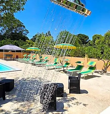 La Fontana Dei Desideri アパートホテル 3*